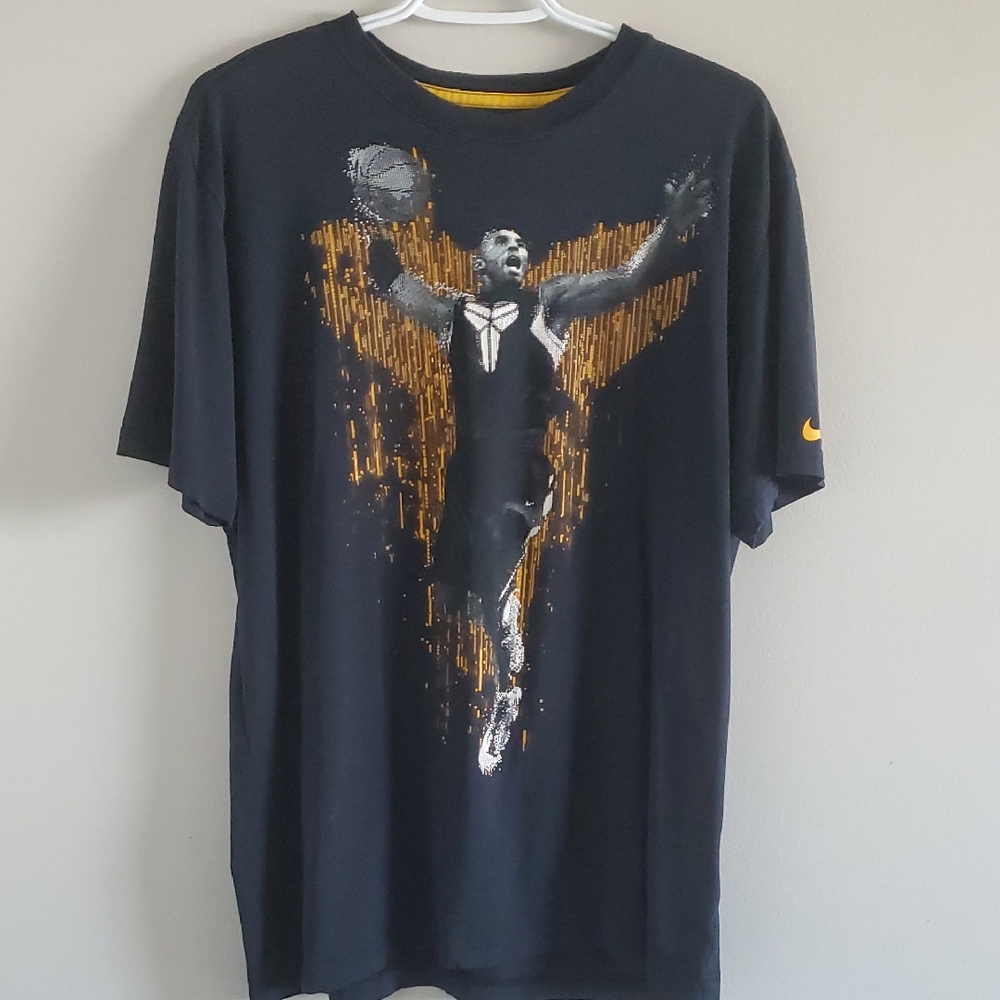 Nike Men's Black and Orange Graphic Kobe Bryan Printed Tee T-shirt Size L